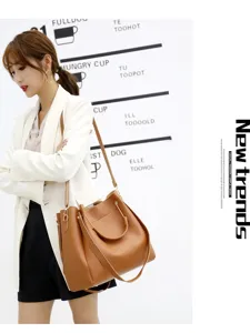 Stijlvolle bruine lederen emmertas voor dames, grote capaciteit schouder en crossbody.