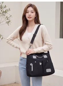 Stijlvolle grote nylon schoudertas crossbody tas voor dames dagelijks gebruik detail.