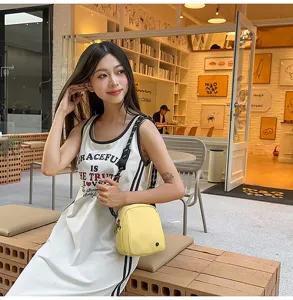 Leuke gele mini crossbody tas voor dames, lichte kleine schoudertas en casual dagelijkse tas onderweg.