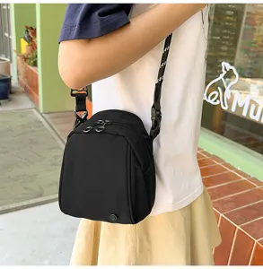 Zwarte mini crossbody tas, lichte eivormige schoudertas voor dagelijks reizen gebruik
