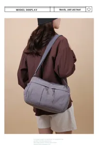Sac bandoulière en nylon décontracté avec multi poches, sac léger pour voyages et quotidien.