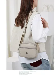 Casual nylon crossbody tas voor dames, multi-layer waterdichte dagelijkse schoudertas detail.