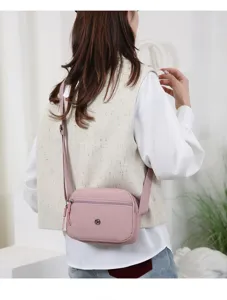 Koreaanse casual nylon crossbody tas voor dames, effen lichte schoudertas praktisch.