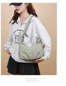 Sac à bandoulière décontracté en nylon pour femme, étanche, grand sac fourre-tout pour le quotidien.