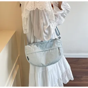 Casual minimal tote apo nailon gia gynakes, monterno tsantaki homou se mple anoihto chro.