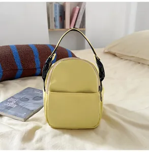 Kleine gele schoudertas, schattige crossbody tas met rits en gesp voor dagelijks gebruik.