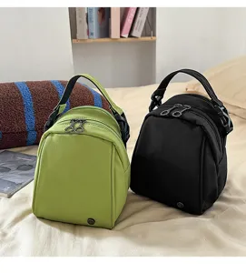 Kleine, lichte crossbody eintas met meerdere vakken, schattige reisschoudertas voor dames.
