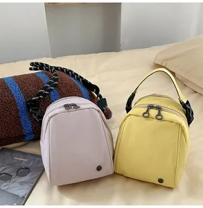 Mini lichtgewicht multi-compartiment crossbody tas schattige ei reistas detailweergave