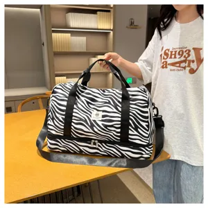 Bolso de viaje a rayas de cebra de gran capacidad, bolsa de almacenamiento portátil para mujeres.
