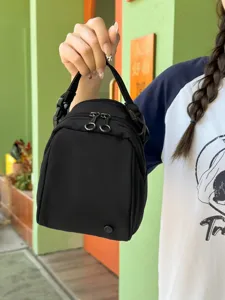 Kleine zwarte schoudertas, multifunctionele tas met rits en handvat voor dagelijks gebruik.