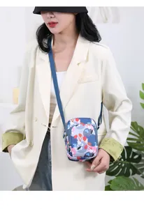 Sac bandouliere mini en nylon vertical detail imprime floral colore avec sanglette