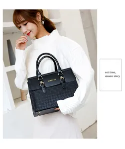 Schwarze geprägte Damenhandtasche Umhängetasche, klassischer Luxusstil strukturierte Tasche.