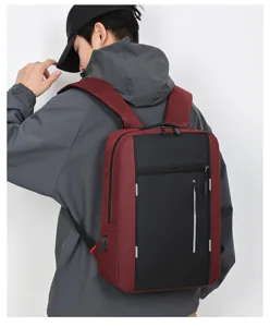 Λεπτομερής όψη casual σακιδίου πλάτης από ύφασμα oxford με θύρα φόρτισης USB και κόκκινο-μαύρο.