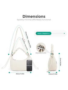 Vue détaillée du sac à bandoulière matelassé blanc montrant les dimensions et la sangle.