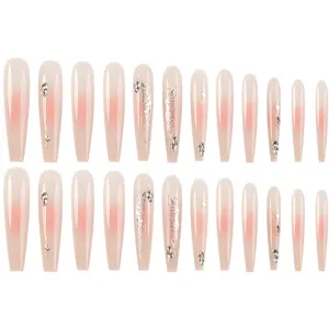 Uñas postizas largas de ataúd con diamantes de imitación de mariposa plateada ombre nude.