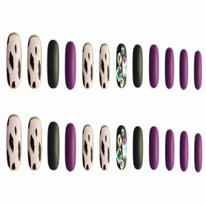 Uñas postizas hechas a mano set de 24, estampado de vaca y pedrería, puntas elegantes.