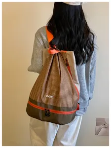 Wasserdichter Schwimmrucksack mit Schuhfach, lässiges Kordelzug-Design für Sport und Strand.
