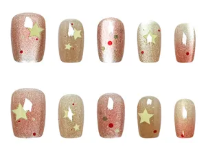 Vista detallada de uñas postizas cortas con degradado, estrellas y efecto ojo de gato.