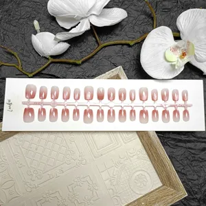 Gradient cat-eye press-on nails set, 30 pieces assorted sizes light pink fake nail tips.