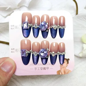 Handgemaakte neppe nagels lange kattenoog blauwe strass steentjes luxe set 10 stuks