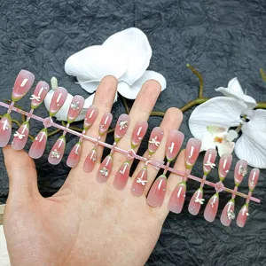 Unghie press-on fatte a mano con punte french verdi, glitter occhi di gatto, perle e fiocchi.