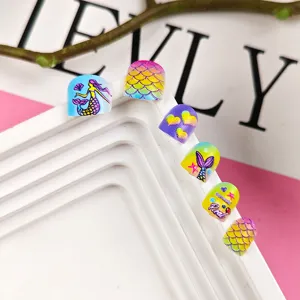 Set de uñas postizas para niños con diseño de cuento de hadas de sirena, nail art degradado.