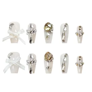 Uñas postizas largas de lujo con diamantes y lazo, set de uñas press-on blancas 10 piezas.
