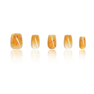 Uñas postizas hechas a mano con efecto ojo de gato y degradado dorado muy elegante.