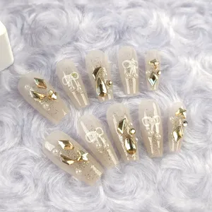 Set de uñas postizas trapezoidales hechas a mano, purpurina oro champán pedrería perlas lazo.