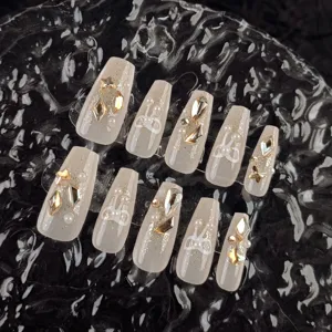 Set de uñas postizas hechas a mano, uñas postizas trapecio brillo oro champán estrás.