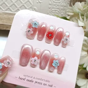 Uñas Postizas Hechas a Mano Dulce Ojo de Gato Forma de Ataúd Corta Degradado Colorete Uñas Falsas Con Flores Sakura 3D Strass Uñas Decorativas para Mujeres