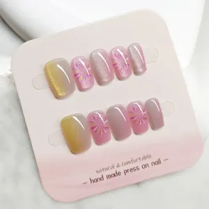 Set de uñas postizas hechas a mano con degradado ojo de gato y delicados detalles florales 10 pzas