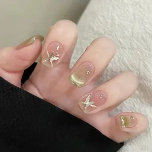 Uñas postizas hechas a mano con elegante efecto ojo de gato y mariposas plateadas 3D.