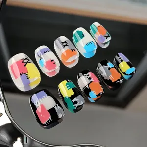 Uñas postizas press-on geométricas abstractas coloridas cortas trapecio 10 piezas