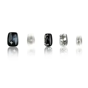 Set de uñas postizas de metal plateado degradado Y2K, con estrellas de moda y dijes metálicos.