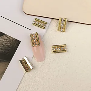 Χρυσά μεταλλικά στρας nail art charms και πολυτελή επαγγελματικά αξεσουάρ διακόσμησης μανικιούρ