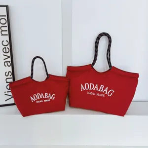 Rode canvas shopper tas met touw handvat grote capaciteit minimalistische handtas.