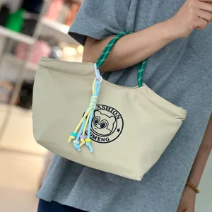 Waterproof canvas lunch bag handbag stylish commute bento bag with cute cartoon bear print