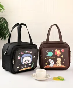 Vue de détail du sac isotherme avec impression de dessin animé, durable et grande capacité.