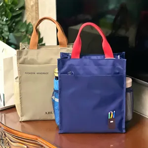 Multi-layer canvas tote bag, large capacity commuting student tuition bag with pockets inside.
