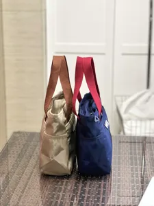 Color block canvas tote bag, stylish commuting handbag and casual lunch bag for daily use.