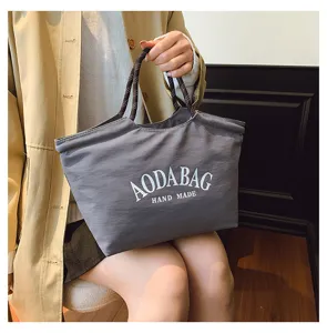 Casual grijze canvas tote tas voor dames, grote capaciteit stijlvolle handtas voor dagelijks gebruik.