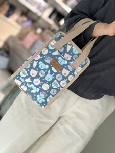 Insulated lunch bag with cute cartoon animal prints, portable waterproof bento handbag for daily use.