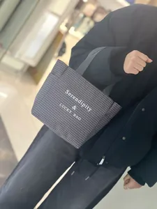Detailed view of the stylish plaid canvas tote bag with contrast letters, perfect for daily use.