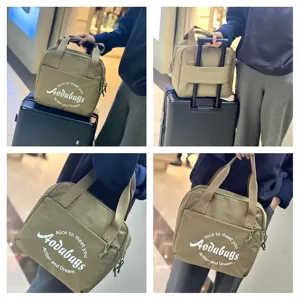 Vue détaillée du sac de voyage kaki avec sangle pour valise, idéal pour voyages.