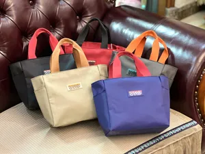 Kontrastfarbene Oxford Stoff Lunchtasche, minimalistische große Tragetasche für Pendler.