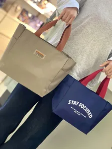 Oxford-Stoff Detailansicht mit farbige Tragetaschen, lässige grosse Kapazität Lunchtasche.