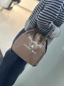 Sac à lunch imperméable avec cordon de serrage, sac isotherme pour bento et repas.