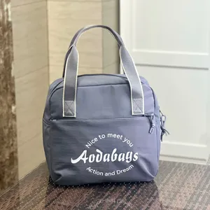 Grand sac cabas de voyage en tissu oxford gris avec double poignée et poche avant.