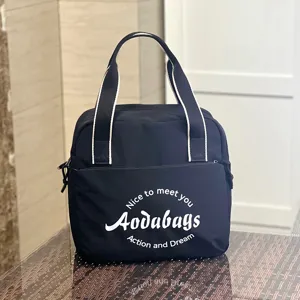 Vue de détail du sac de voyage noir en tissu Oxford avec grande capacité et poignée solide